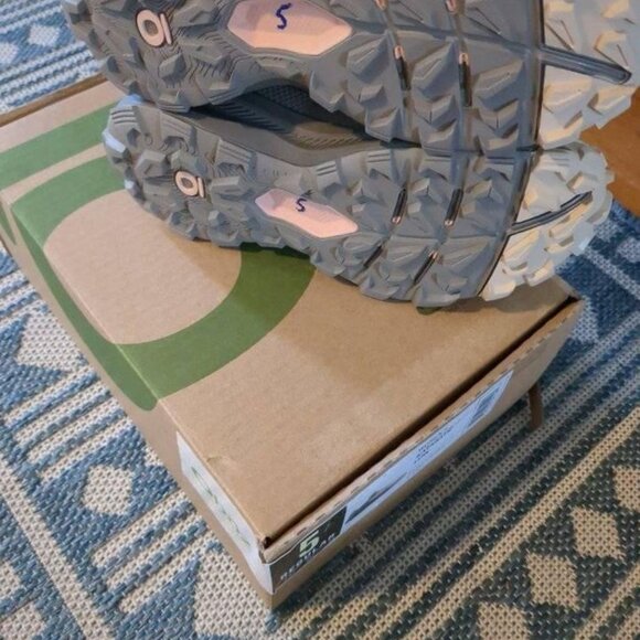 Oboz Women's size 5 trail hiking shoes--new! - Picture 3 of 3